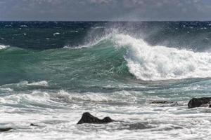 Pacifico oceano onde su il riva foto