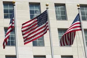 americano bandiere stelle e strisce su Washington dc edifici foto