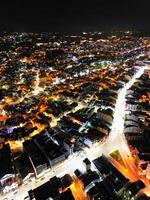 illuminato notte Visualizza di da lat città, Vietnam un' travolgente Schermo di città luci contro il buio stellato cielo foto
