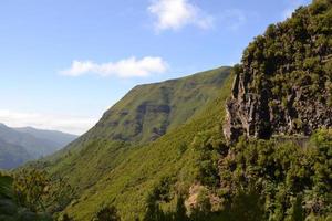vista della montagna sull'isola di madeira, portogallo foto