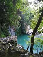 cascate nel il mezzo di il giungla foto