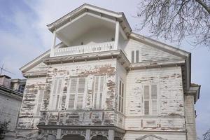 vecchio edificio nel buyuk ada, Istanbul, turkiye foto