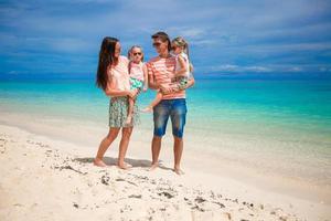 famiglia su un' viaggio foto