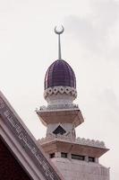 cupola Torre di a lattina moschea Indonesia foto