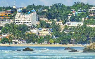 puerto escondido oaxaca Messico 2022 sole spiaggia persone onde e Barche nel puerto escondido Messico. foto