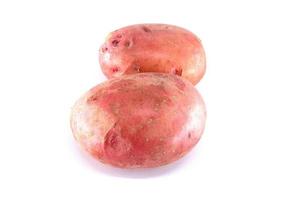 Due rosso patate su un' bianca sfondo foto