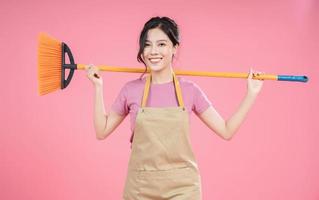 giovane asiatico donna casalinga su sfondo foto