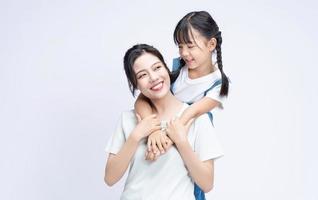 Immagine di asiatico madre e figlia su sfondo foto