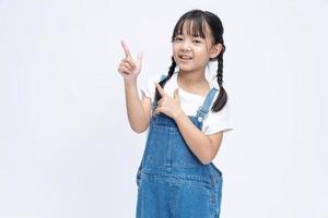 ritratto di asiatico bambino su sfondo foto