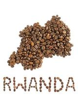 Mappa del Ruanda fatta di chicchi di caffè tostati isolati su sfondo bianco foto