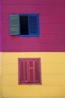 facciata colorata da caminito a la boca, buenos aires, argentina foto