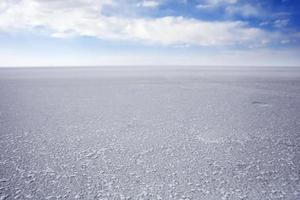 Salar de Uyuni distesa di sale in Bolivia foto