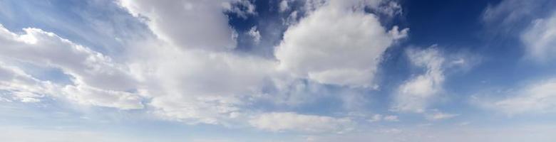 bellissimo panorama di nuvole nel cielo foto