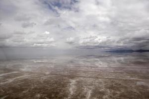 Salar de Uyuni distesa di sale in Bolivia foto