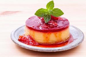 primo piano di cheesecake alla fragola foto