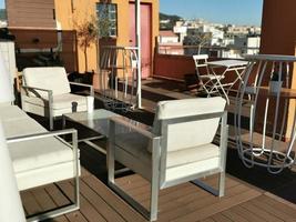 bene mattina su il terrazza, un' tazza di caffè su il tavolo foto