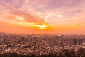 vista della città di seoul, corea del sud, al tramonto foto