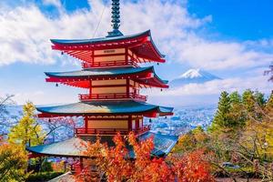 bellissimo paesaggio di mt. fuji con pagoda chureito, giappone foto