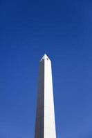 obelisco di buenos aires in argentina foto