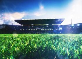 calcio stadio con il sta pieno di fan in attesa per il gioco foto