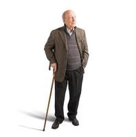anziano a piedi con bastone foto