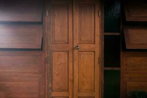 serratura su legna porta, legno porta Ingresso di Residenziale Casa foto