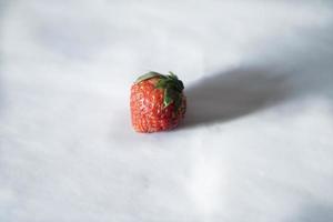 un' fragola, isolato su un' bianca foto