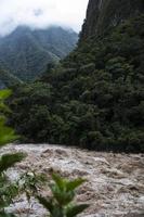 fiume urubamba in perù foto