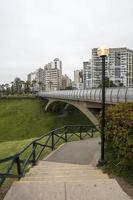 parque del amor a lima, perù foto