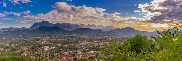 paesaggio per panorama a tramonto nel luang prabang, Laos. foto