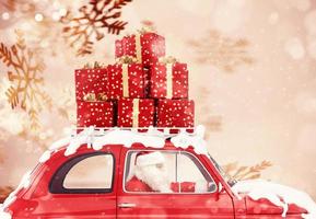 Santa Claus su un' rosso auto pieno di Natale presente con i fiocchi di neve sfondo unità per consegnare foto