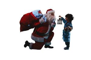 Santa Claus è dando un' presente per Natale per un' poco ragazzo foto