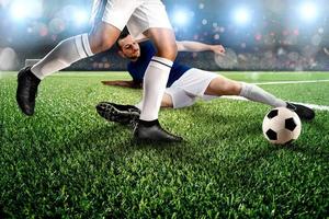 calcio scena con competere calcio Giocatori a il stadio foto