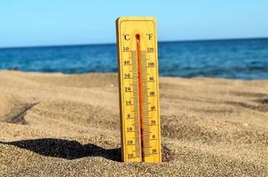 termometro su il sabbia foto