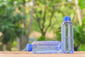bottiglie di acqua potabile foto