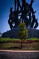 messa a fuoco su il alberi in crescita nel il giardino foto