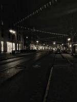 strada decorato a notte foto
