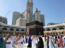 Mecca, Arabia arabia, feb 2023 - pellegrini a partire dal tutti al di sopra di il mondo siamo l'esecuzione Tawaf nel Masjid al haram nel mecca. foto