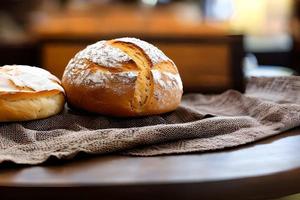 Due lievito pane servito a il tavolo. foto