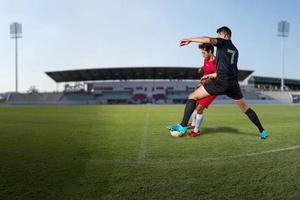 calcio giocatore giocando palla nel il all'aperto stadio foto