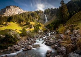 cascata e torrente foto