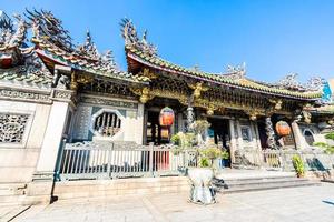 tempio di longshan nella città di taipei, taiwan foto