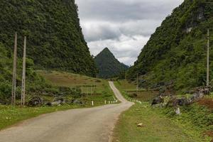 strada nelle colline di ha quang, cao bang, vietnam foto