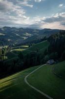 verde montagna paesaggio a partire dal Svizzera foto