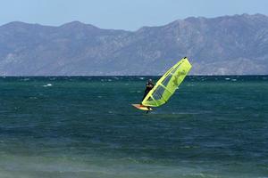 la ventana, Messico - febbraio 16 2020 - aquilone surfing su il wi foto