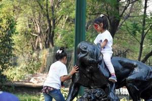 Messico città, febbraio 3 2019 - cittadina parco chapultepec affollato di persone su Domenica foto