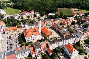 aereo Visualizza di piccolo europeo cittadina con Residenziale edifici foto