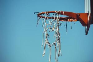 vecchio canestro da basket foto