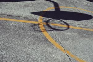 ombra di un canestro da basket foto