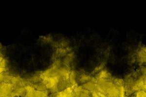elegante giallo fuoco Fumo struttura su nero sfondo per il tuo design foto